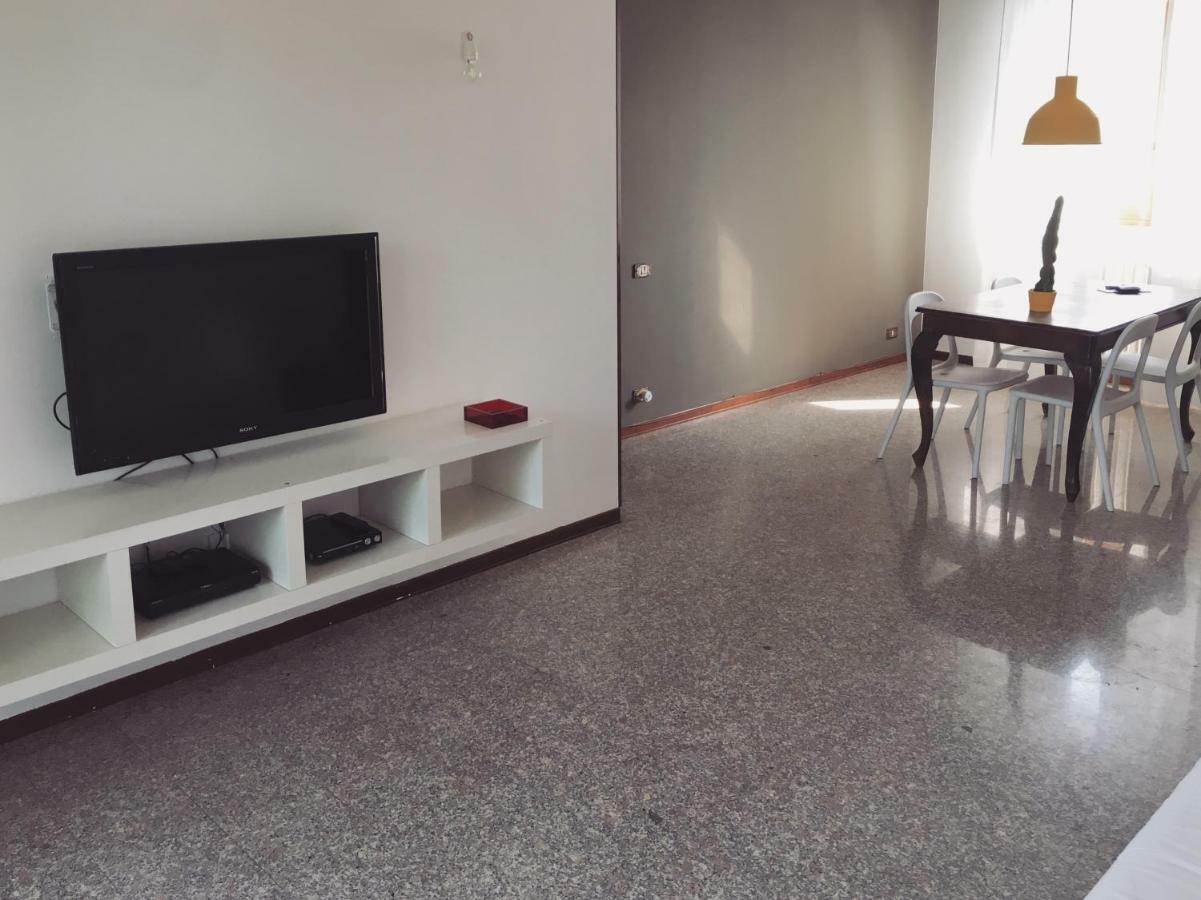 Sunny Family Apartment In Villa - Humanitas Forum Ieo Pieve Emanuele Exterior photo